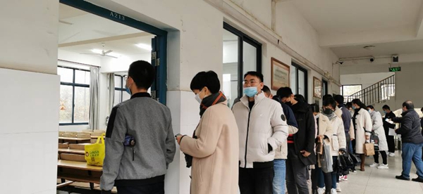 排队候场.jpg 排队候场.jpg