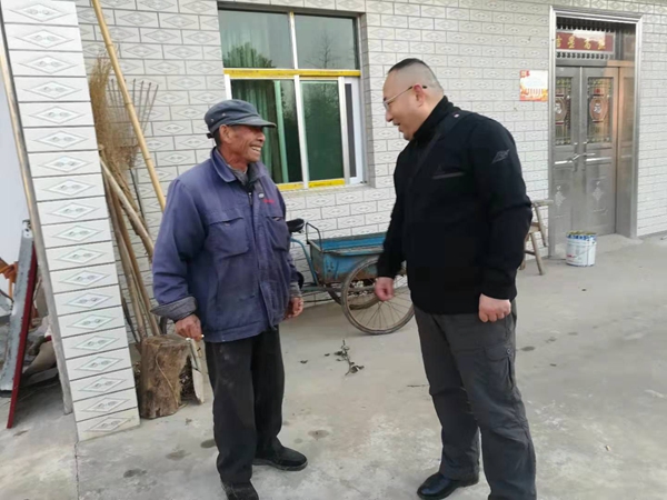 扶贫走访1.jpg 扶贫走访1.jpg