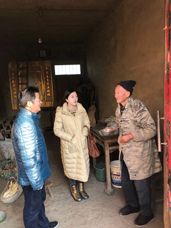 扶贫走访2.jpg 扶贫走访2.jpg