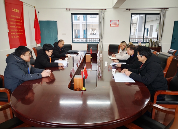 座谈.jpg 座谈.jpg